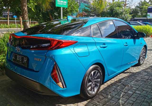 Toyota Prius Hybrid Eko Putra