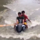 Ada Lumba lumba di Jalanan Jakarta Mobil Tak Bisa Lewat karena Banjir