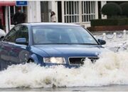 Jaga Kecepatan Mobil saat Menerobos Banjir, Cegah Air Intake ‘Tersedak’
